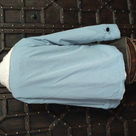 𝅺new Cool blue lined super soft jacket with big black buttons and pockets. - Picture 5 of 7